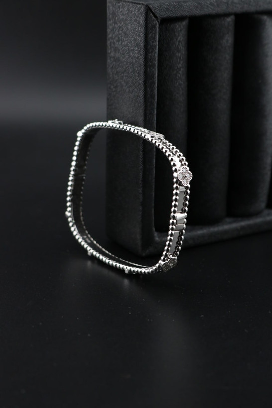 دستبند النگویی ونکلیف