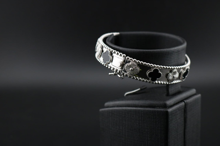 دستبند النگویی ونکلیف