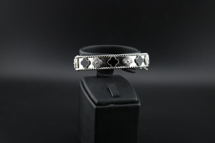 دستبند النگویی ونکلیف