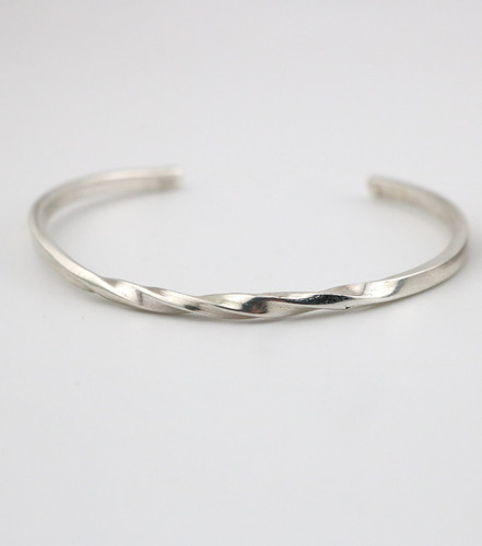 بنگل نقره اسپرت